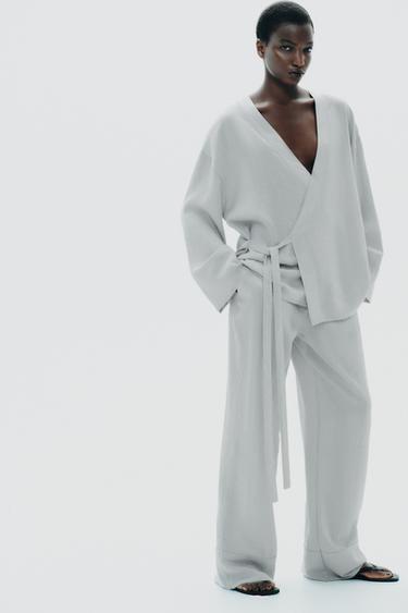 كيمونو بربطة جانبية - لؤلؤي فيجوريه الخاص بـ Zara