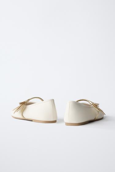 BALLET FLATS WITH FLORAL DETAIL - White by Zara - Image 3