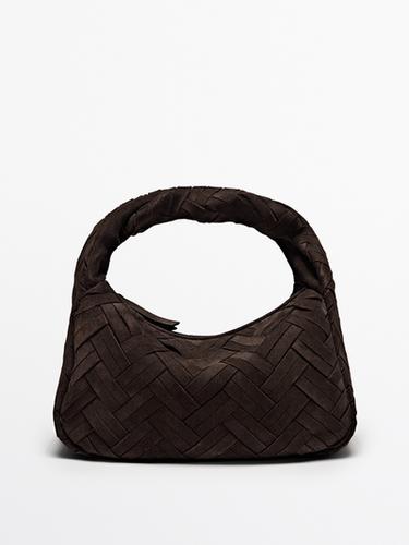 Bolso de mano trenzado piel serraje - Marrón de Zara - Imagen 0