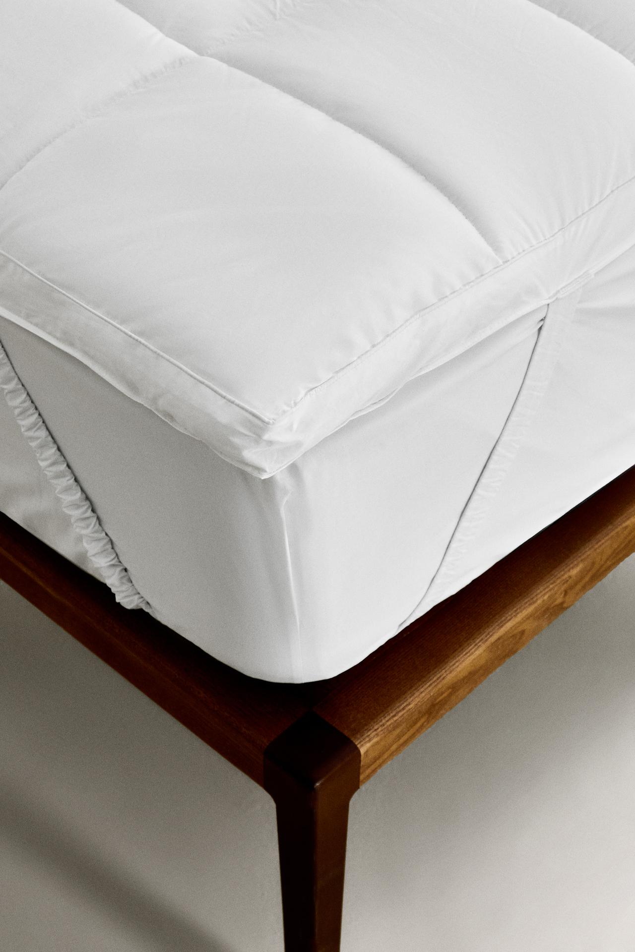 FEATHER FEEL MATTRESS TOPPER — White