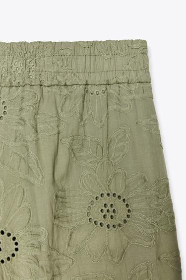 PANTALON DROIT BRODERIES PERFORÉES - Kaki de Zara - Image 6