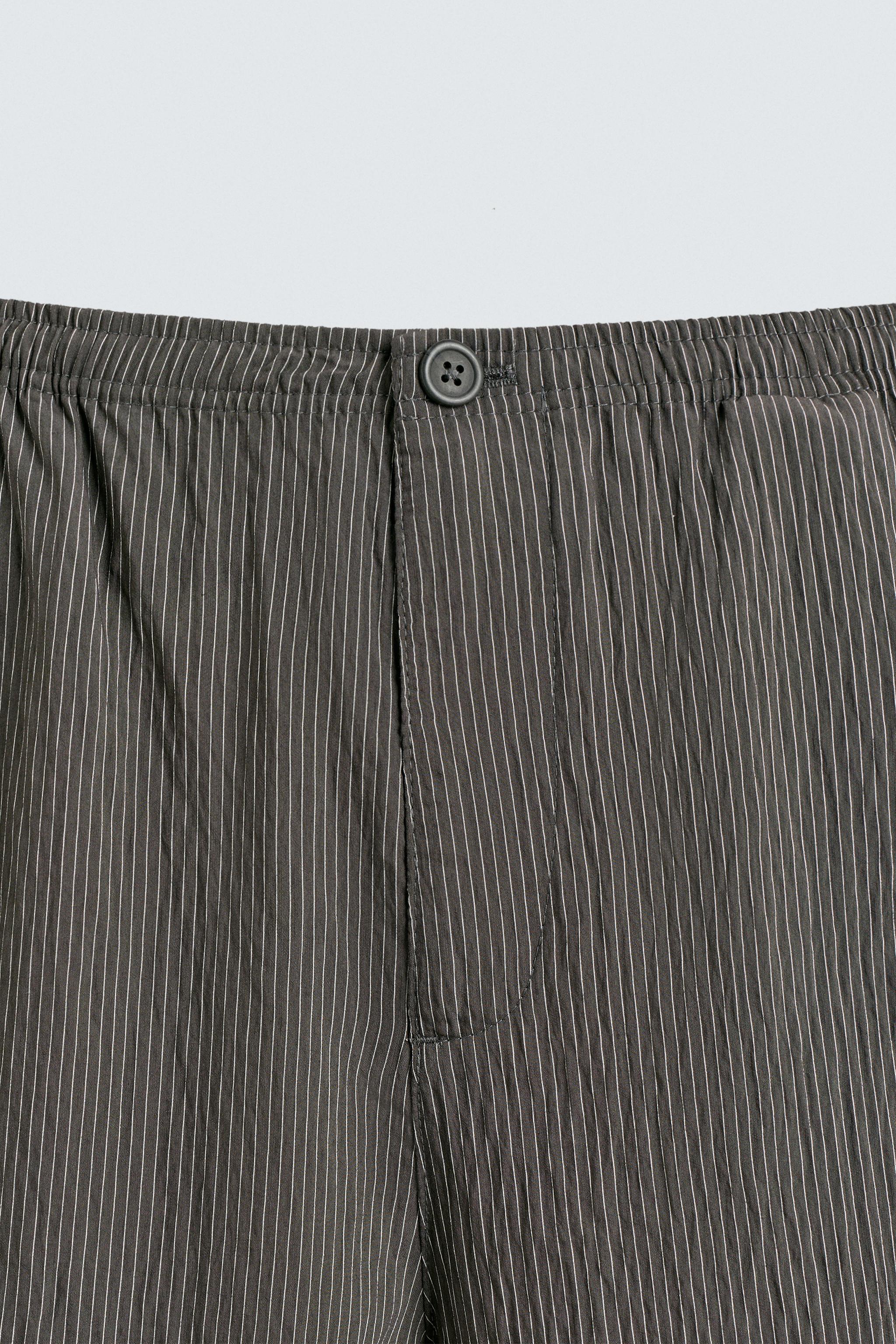 PANTALON FLUIDE À RAYURES ET EFFET FROISSÉ