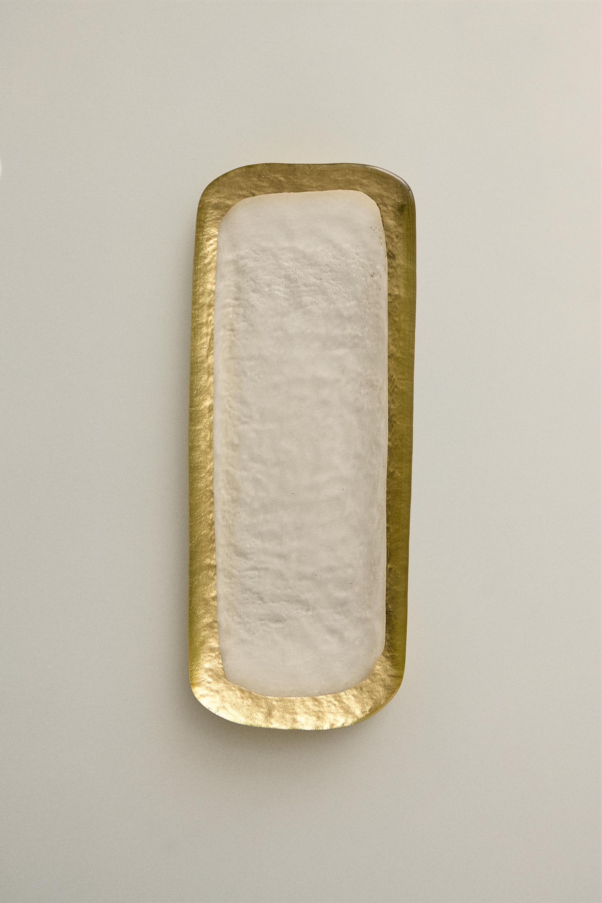 RECTANGULAR GLASS SERVING DISH WITH RIM — Gold