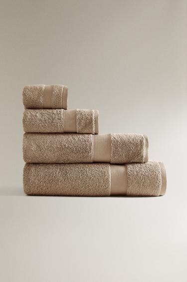 منشفة حمام قطن فاخر (600 غxم²) - بيج داكن الخاص بـ Zara