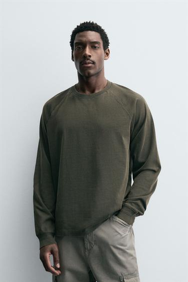 ФУТБОЛКА С ЭФФЕКТОМ ПОТЕРТОСТИ И РУКАВОМ РЕГЛАН — ЛИНЯЛЫЙ ЗЕЛЕНЫЙ от Zara