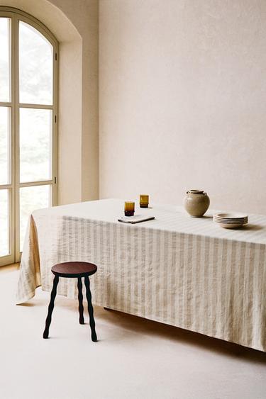 STRIPED FADED LINEN TABLECLOTH - بيج الخاص بـ Zara