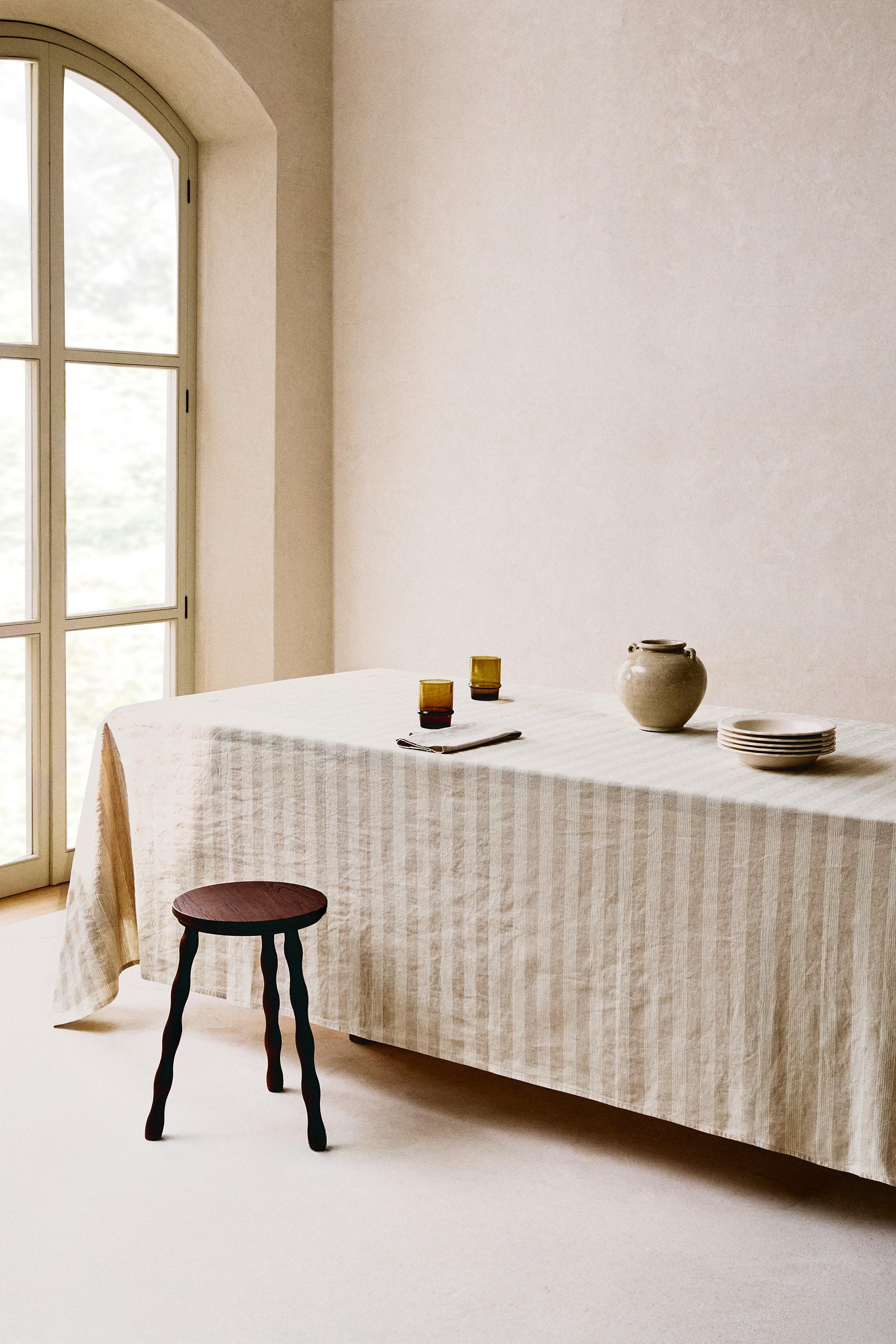 FADED LINEN STRIPED TABLECLOTH