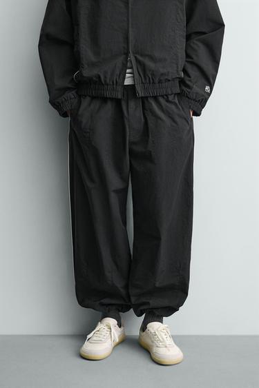 TEKNISKE JOGGERBUKSER MED KONTRASTSTRIBER - Sort fra Zara