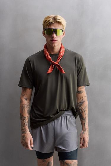 グラフィックプリントテクニカルTシャツグレーグリーンZaraのグラフィックプリントテクニカルTシャツ - グレーグリーン