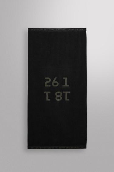 Zara LARGE WORKOUT TOWEL - Black