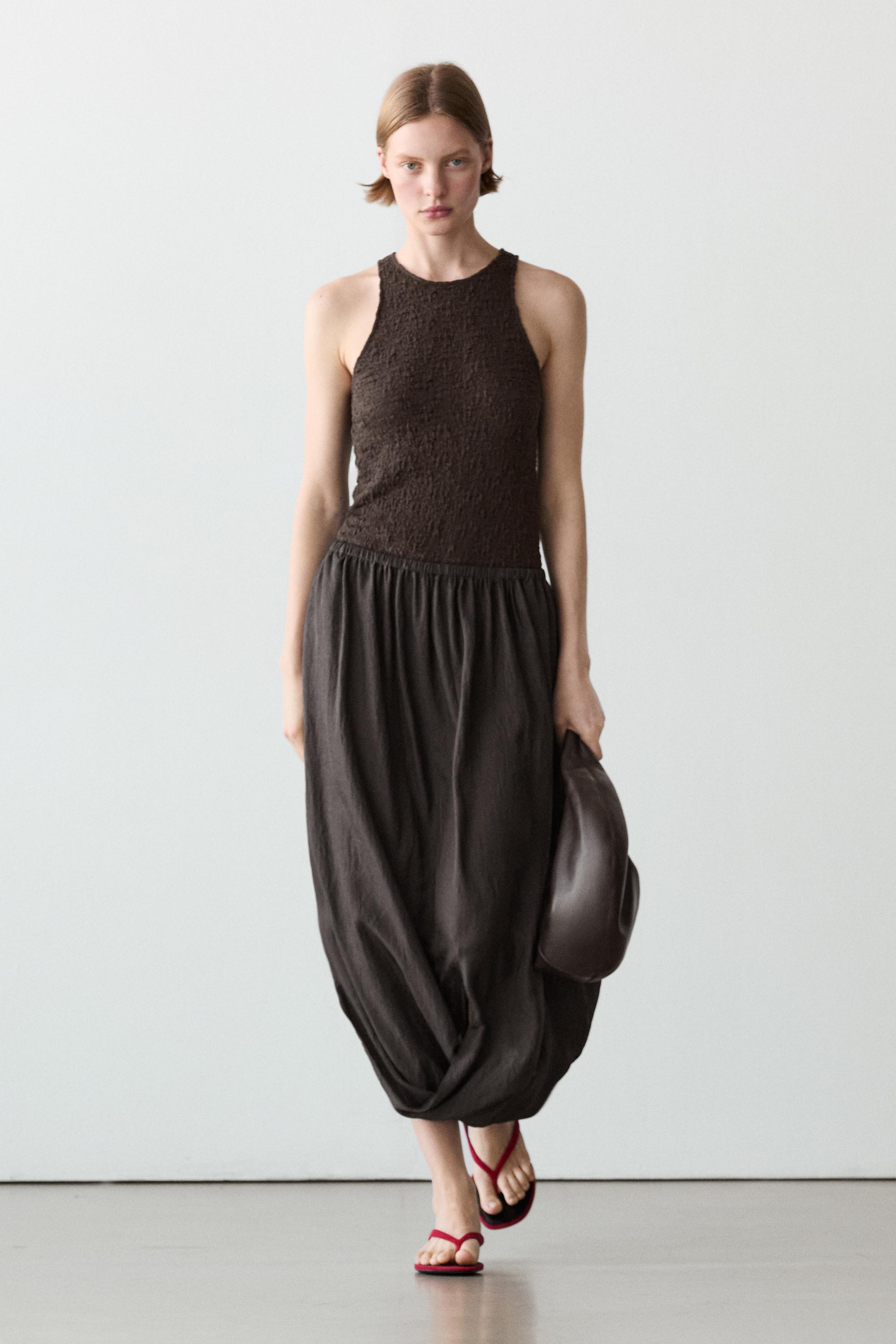 Midi skirt with gathered waistband