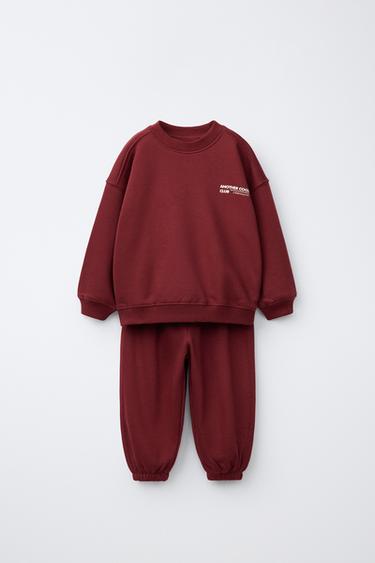 TEXT SWEATSHIRT AND JOGGER PANTS SET — Reddish 1