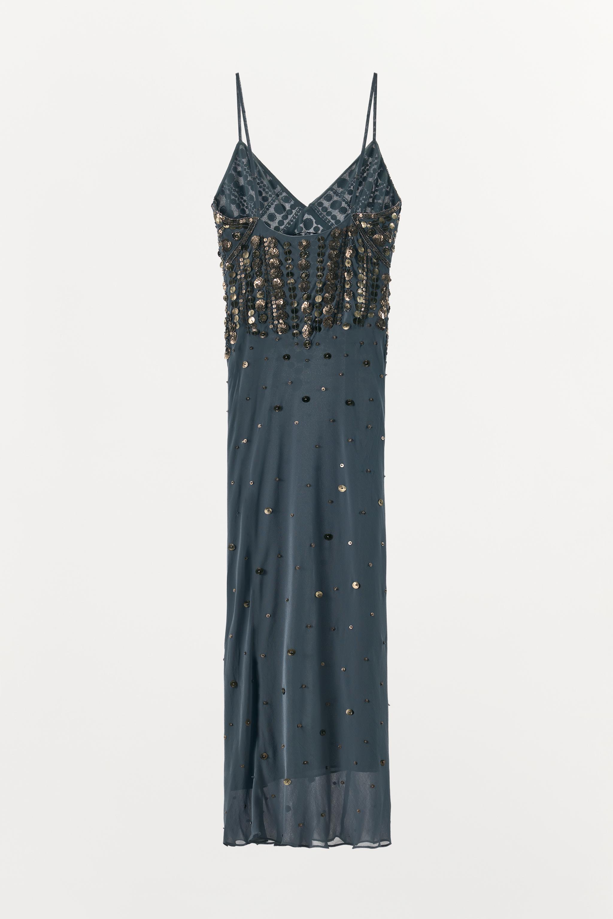 ROBE STYLE LINGERIE PIÈCES MÉTALLIQUES