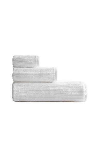 TEXTURED STRIPED VELOUR BATH TOWEL - White by Zara