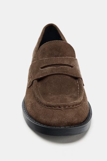 MOCASSINS EN CROÛTE DE CUIR - Gris taupe de Zara - Image 4
