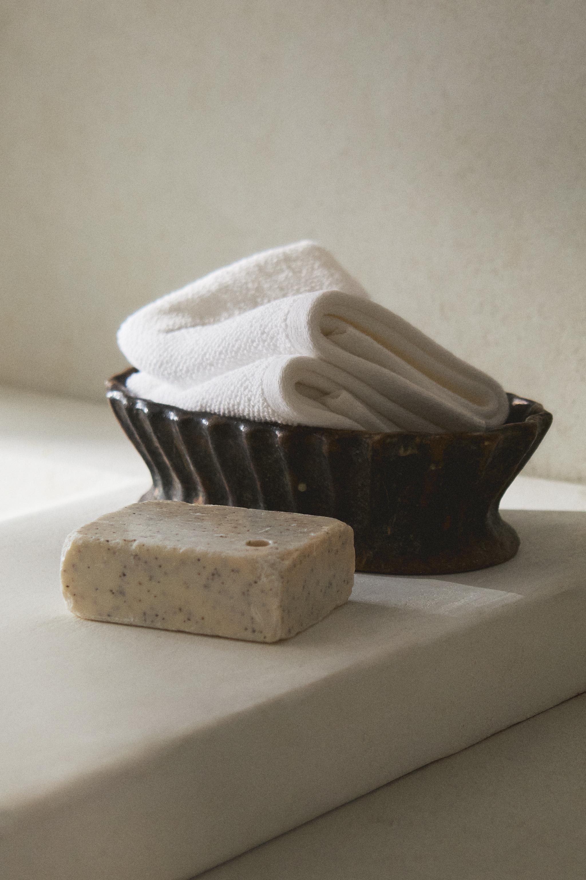 TERRACOTTA BATHROOM TRAY WITH RAISED DESIGN