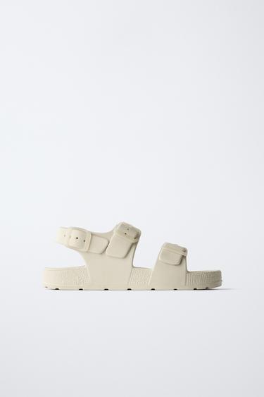 РЕЗИНОВЫЕ САНДАЛИИ С ПРЯЖКАМИ — Небеленый от Zara