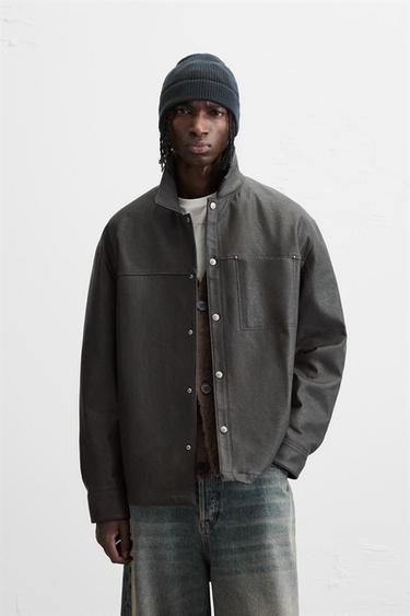SURCHEMISE EN MATIÈRE SYNTHÉTIQUE DÉLAVÉE - Noir / Marron de Zara - Image 1