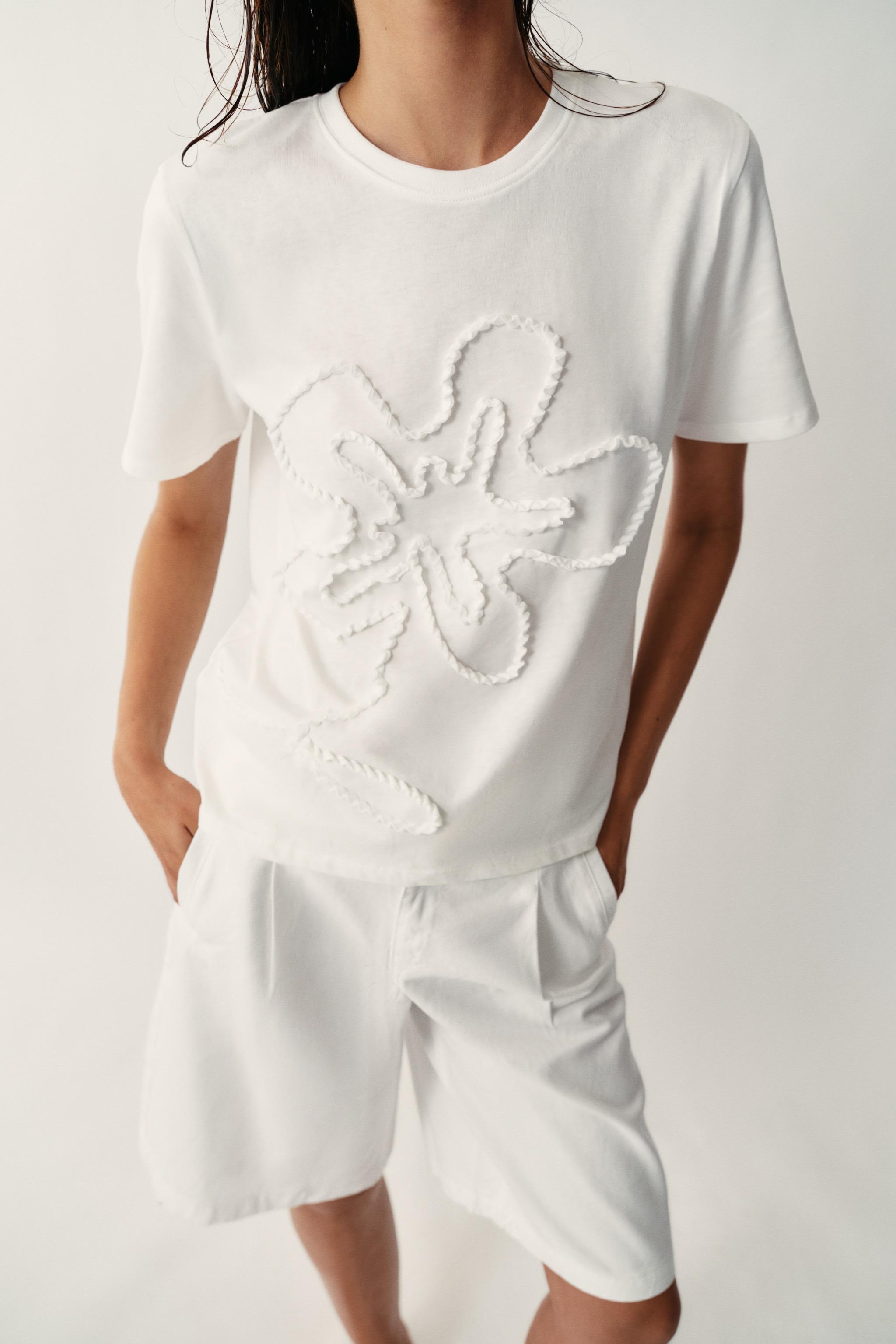 EMBOSSED FLORAL T-SHIRT — White