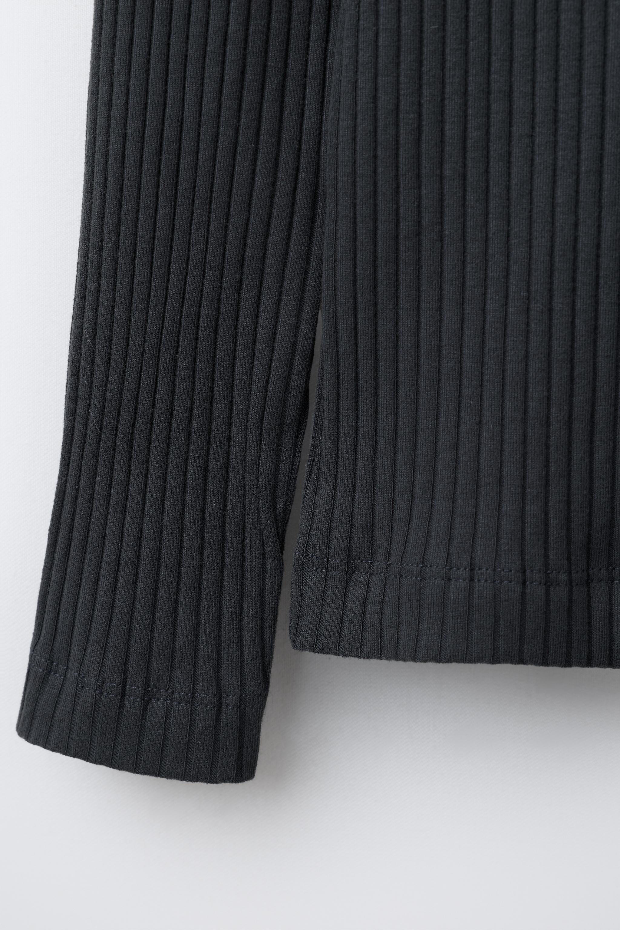 RIBBED TURTLENECK T-SHIRT