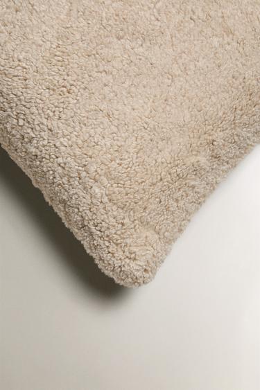 REVERSIBLE FAUX SHEARLING CUSHION COVER FOR QUILTS - Light grey by Zara - Image 1