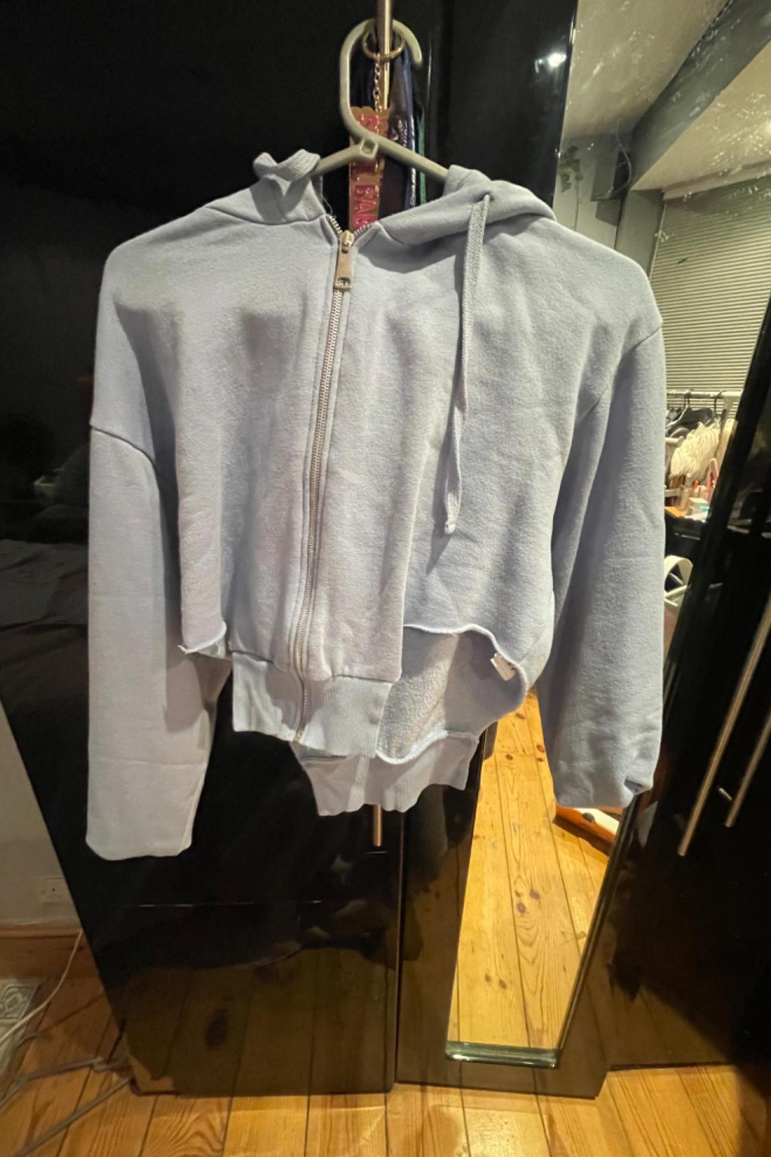 CUT OUT SWEATSHIRT