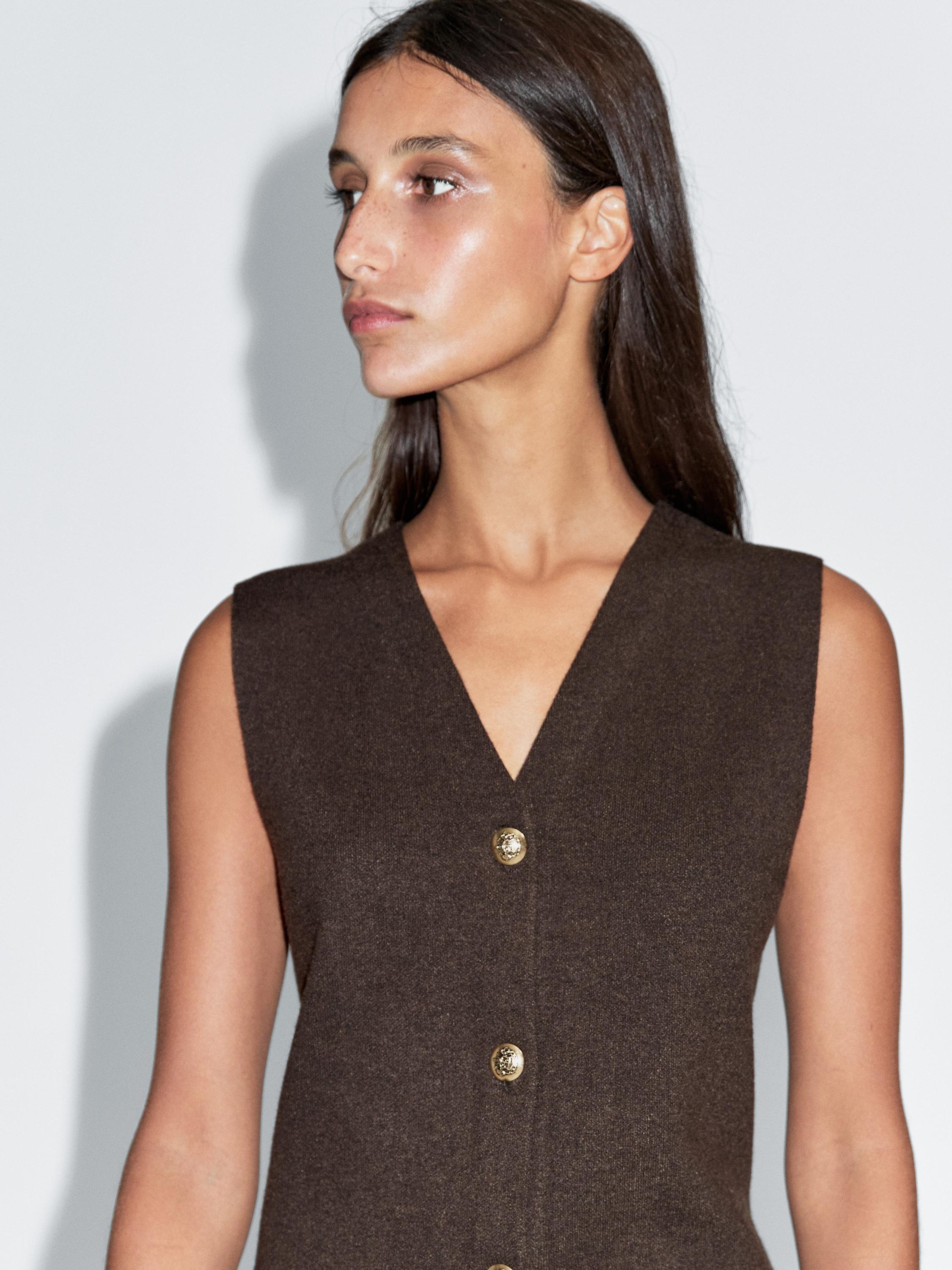 Knit vest with golden buttons