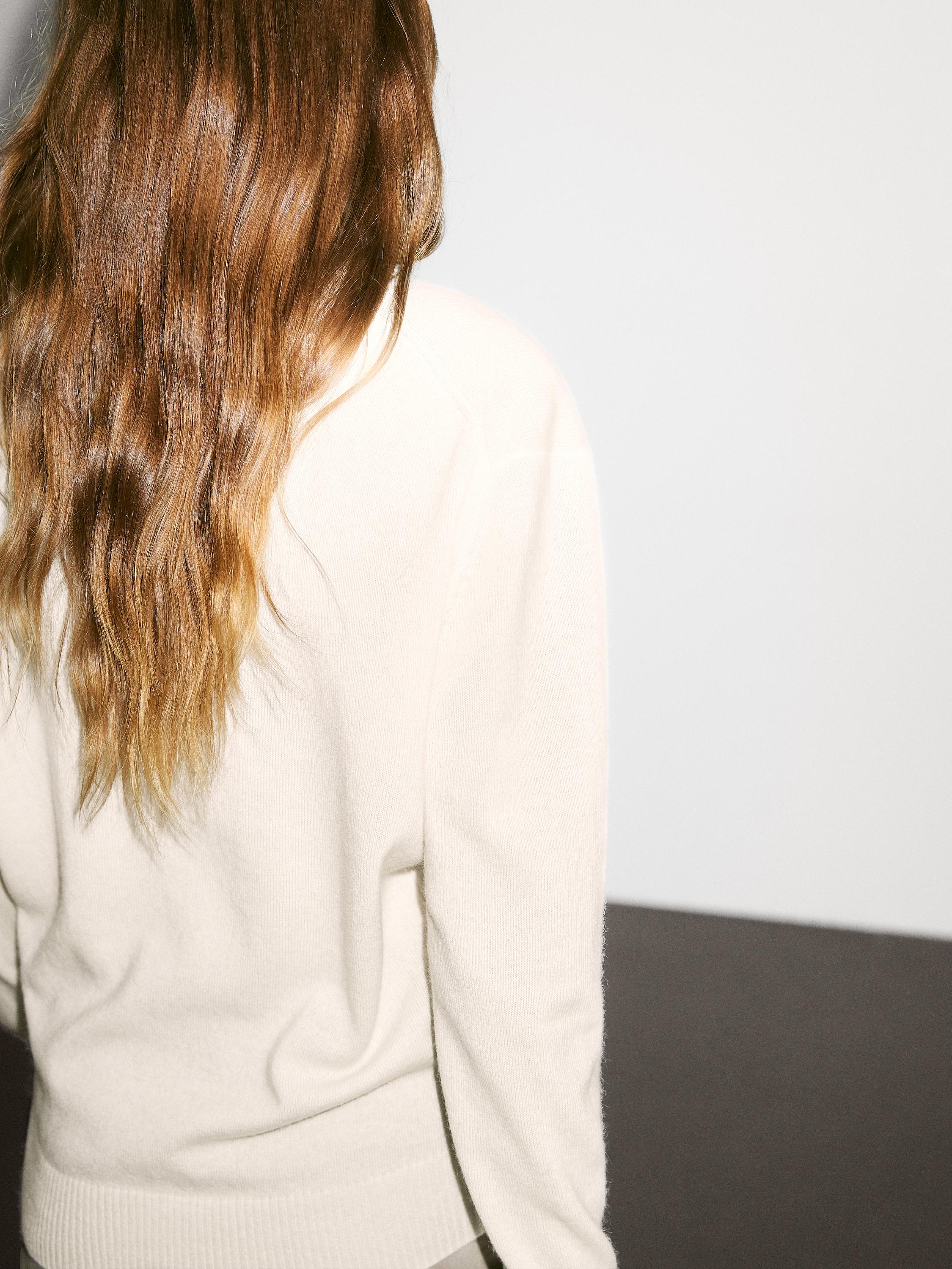 Knit 100% cashmere V-neck sweater