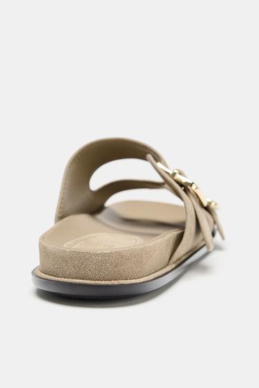 SANDALES PLATES À BRIDES EN CROÛTE DE CUIR - Marron sable de Zara - Image 4