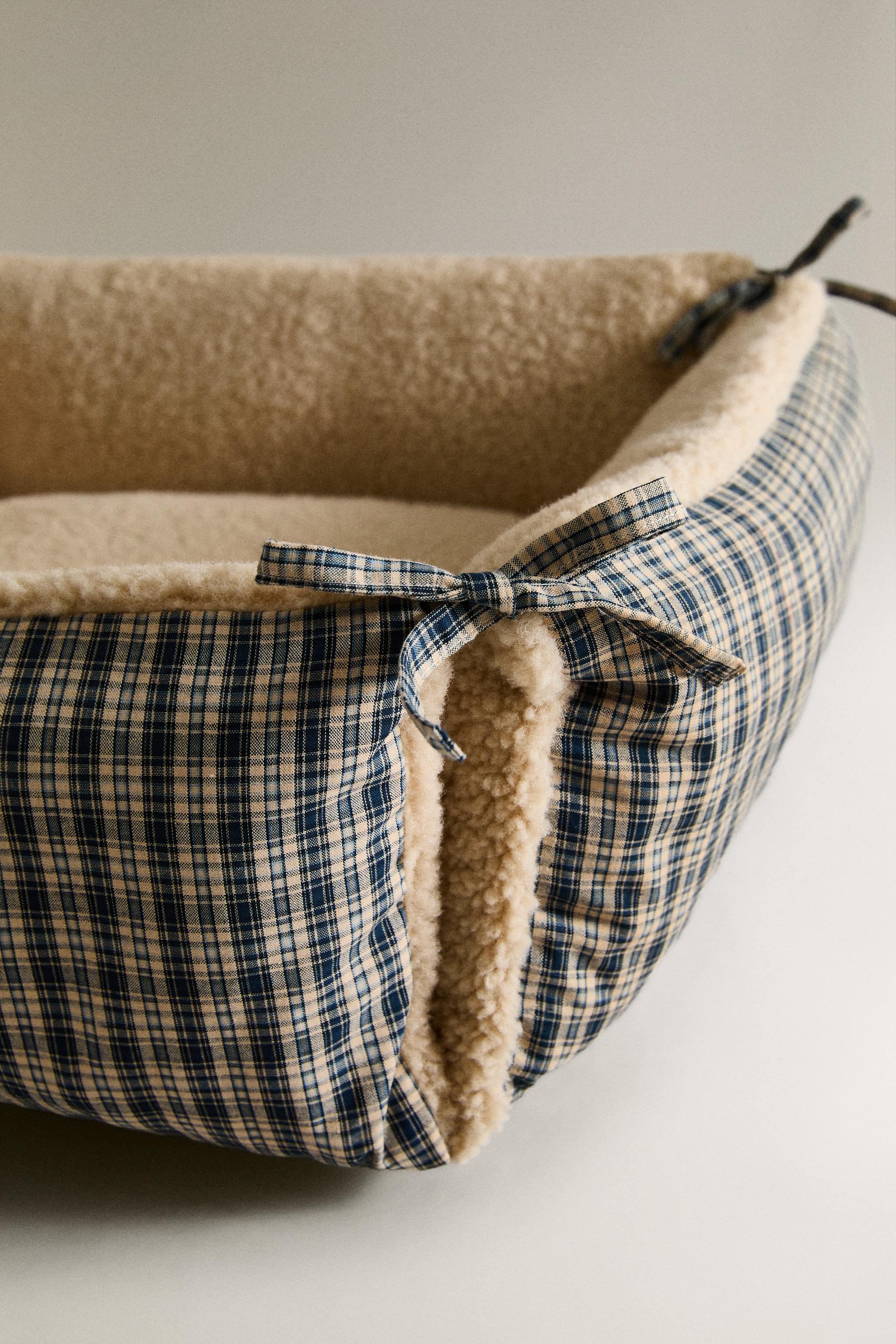 GINGHAM PET BED
