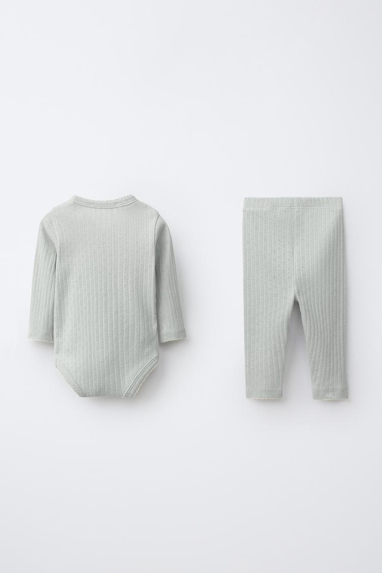 Set de body y leggins de punto con cuello cruzado 2