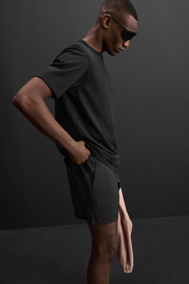 T-SHIRT D'ENTRAÎNEMENT COUPE DÉCONTRACTÉE - Noir de Zara - Image 5