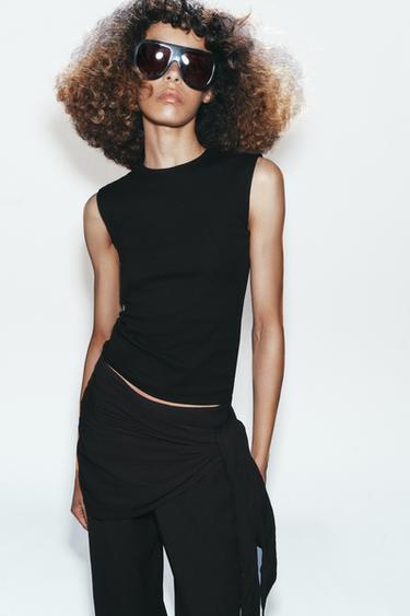 MAJICA S ŠIROKIMI NARAMNICAMI - Črna od Zare