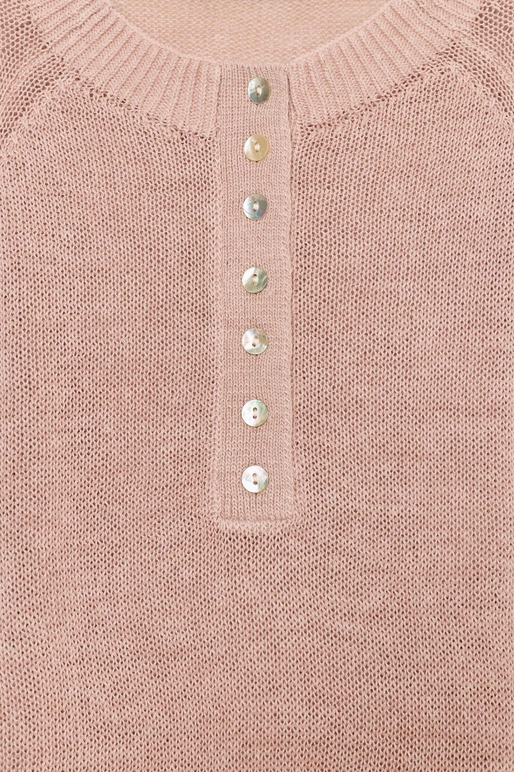 PULL EN MAILLE À BOUTONS