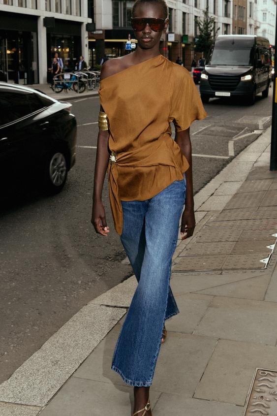 ASYMMETRICAL SATIN EFFECT APPLIQUÉ TOP