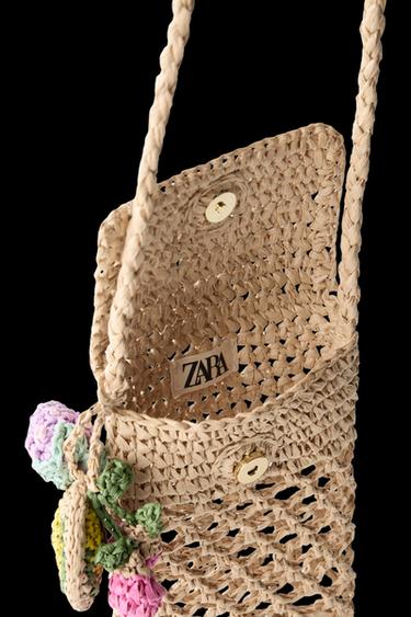 PORTA MÓVIL EFECTO RAFIA CHARM - Blanco Crudo de Zara