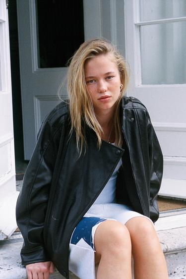 BLOUSON CROISÉ EN MATIÈRE SYNTHÉTIQUE - Noir de Zara