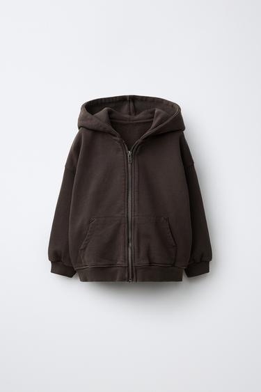 سويت شيرت بسحاب وقبعة - بني داكن الخاص بـ Zara