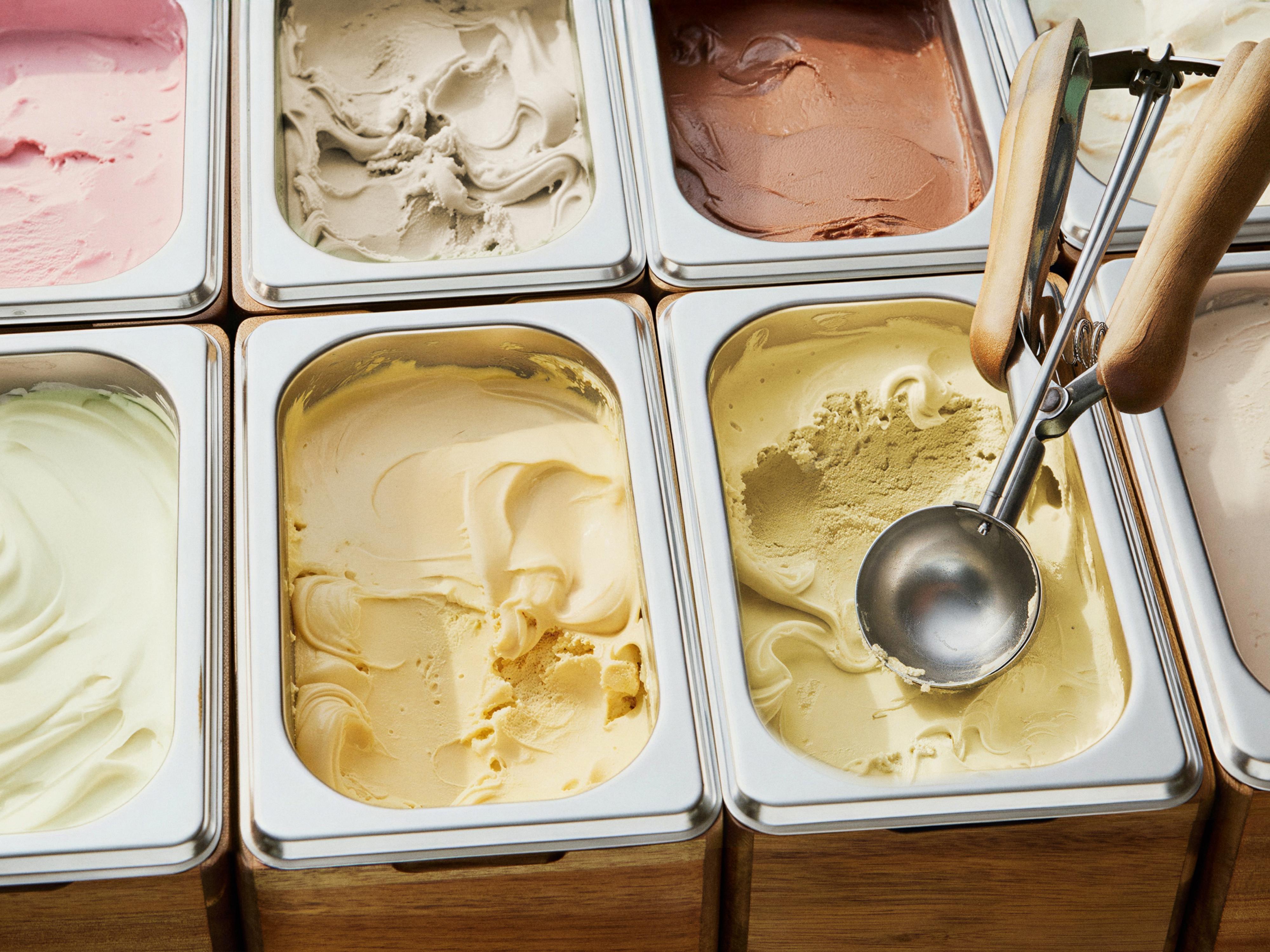 STEEL WOODEN ICE CREAM CONTAINER — Brown