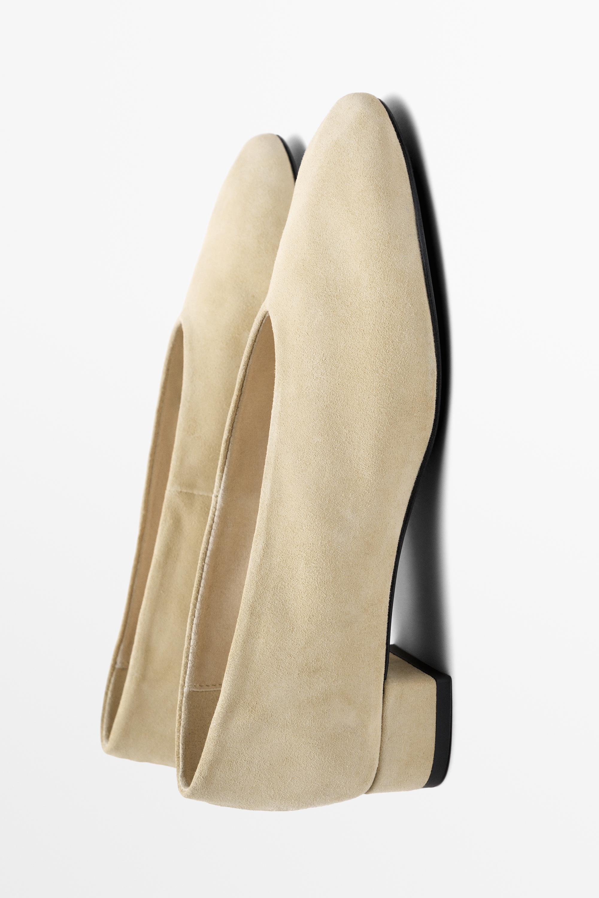 Chaussure à talon en croûte de cuir