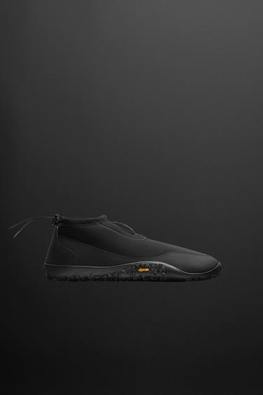 ZAPATO DE AGUA X VIBRAM® - Negro de Zara - Imagen 0
