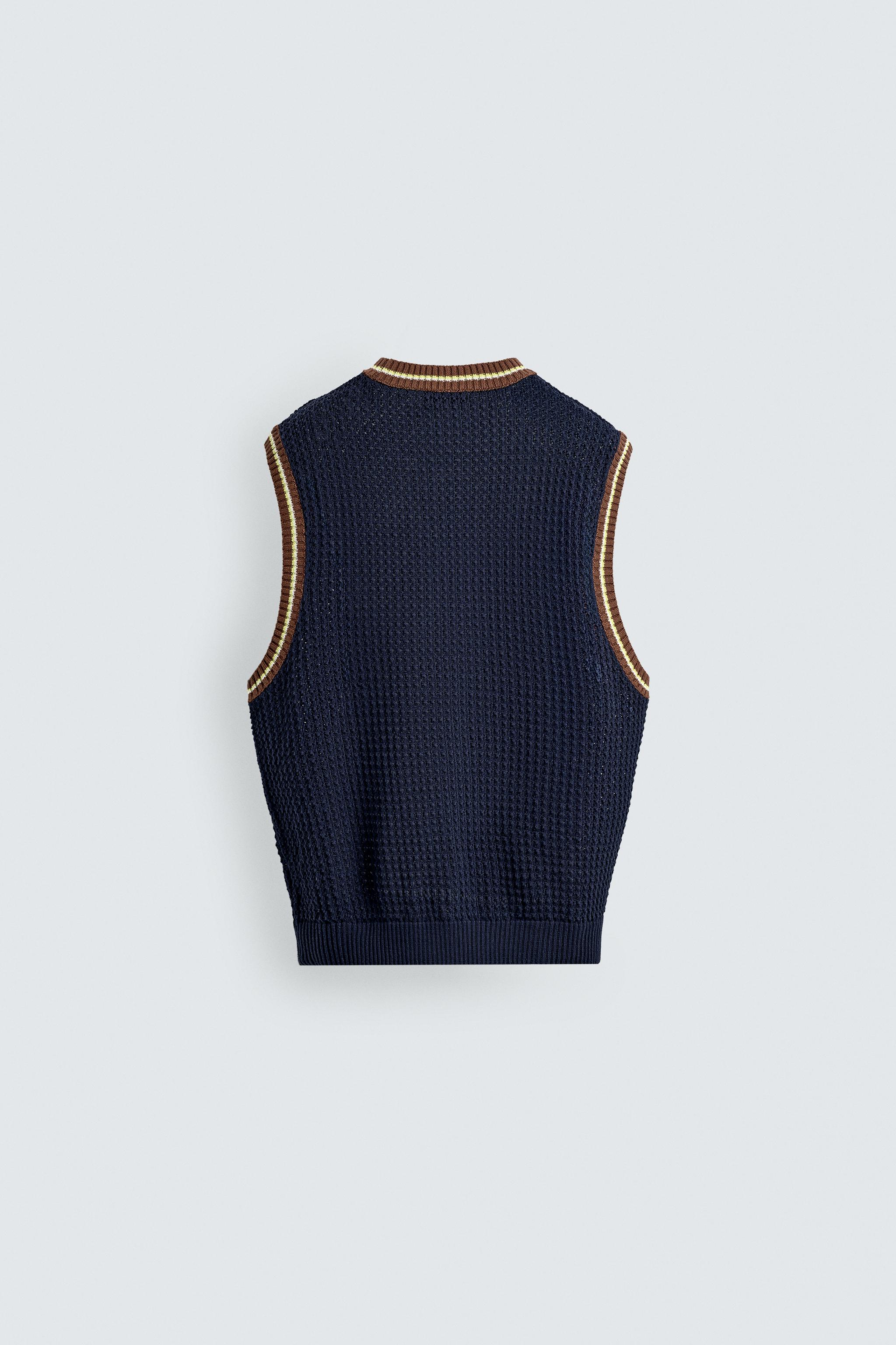 GILET EN MAILLE CÔTELÉE CONTRASTANTE