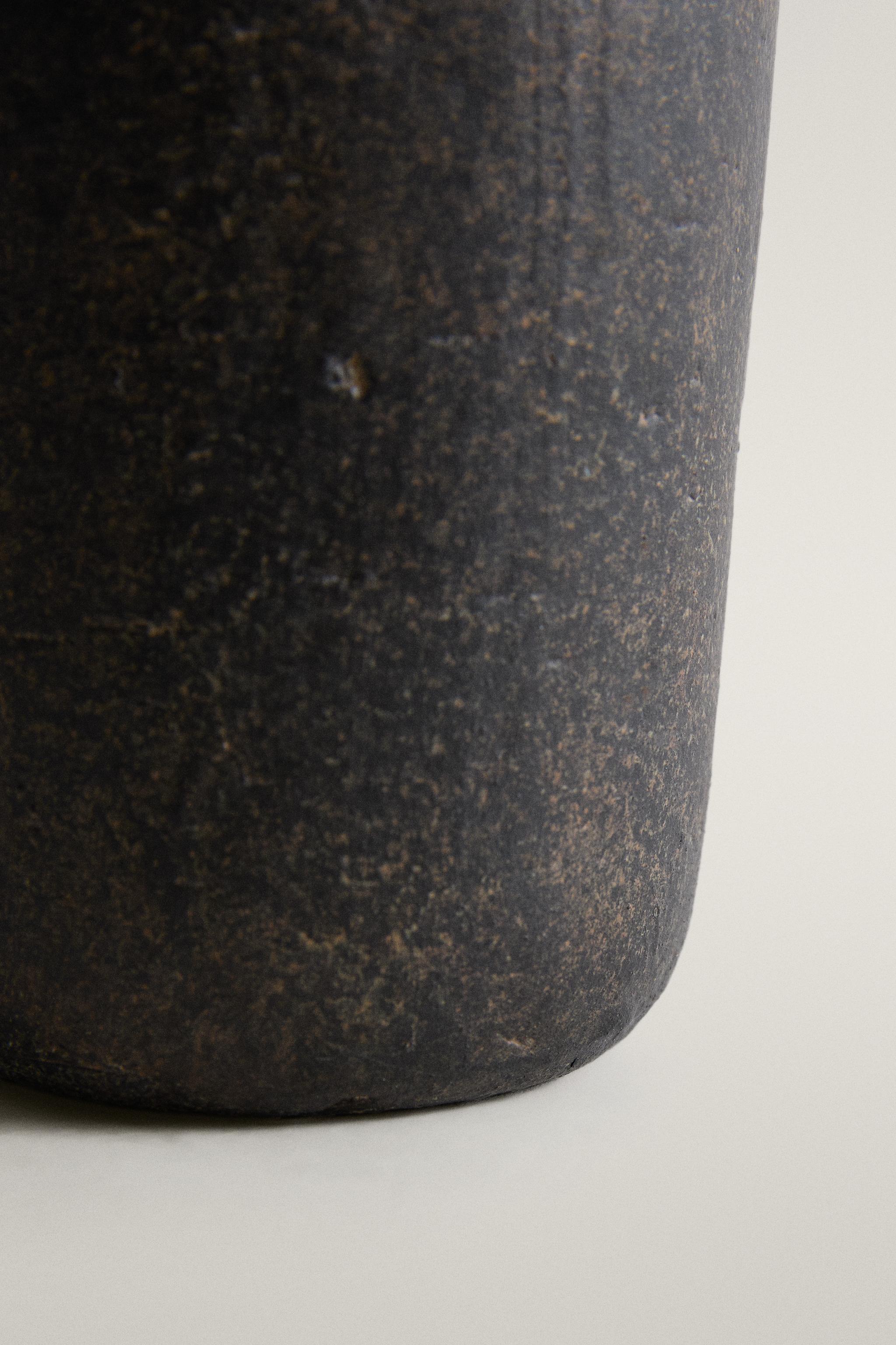 OVAL CERAMIC DECORATIVE VASE