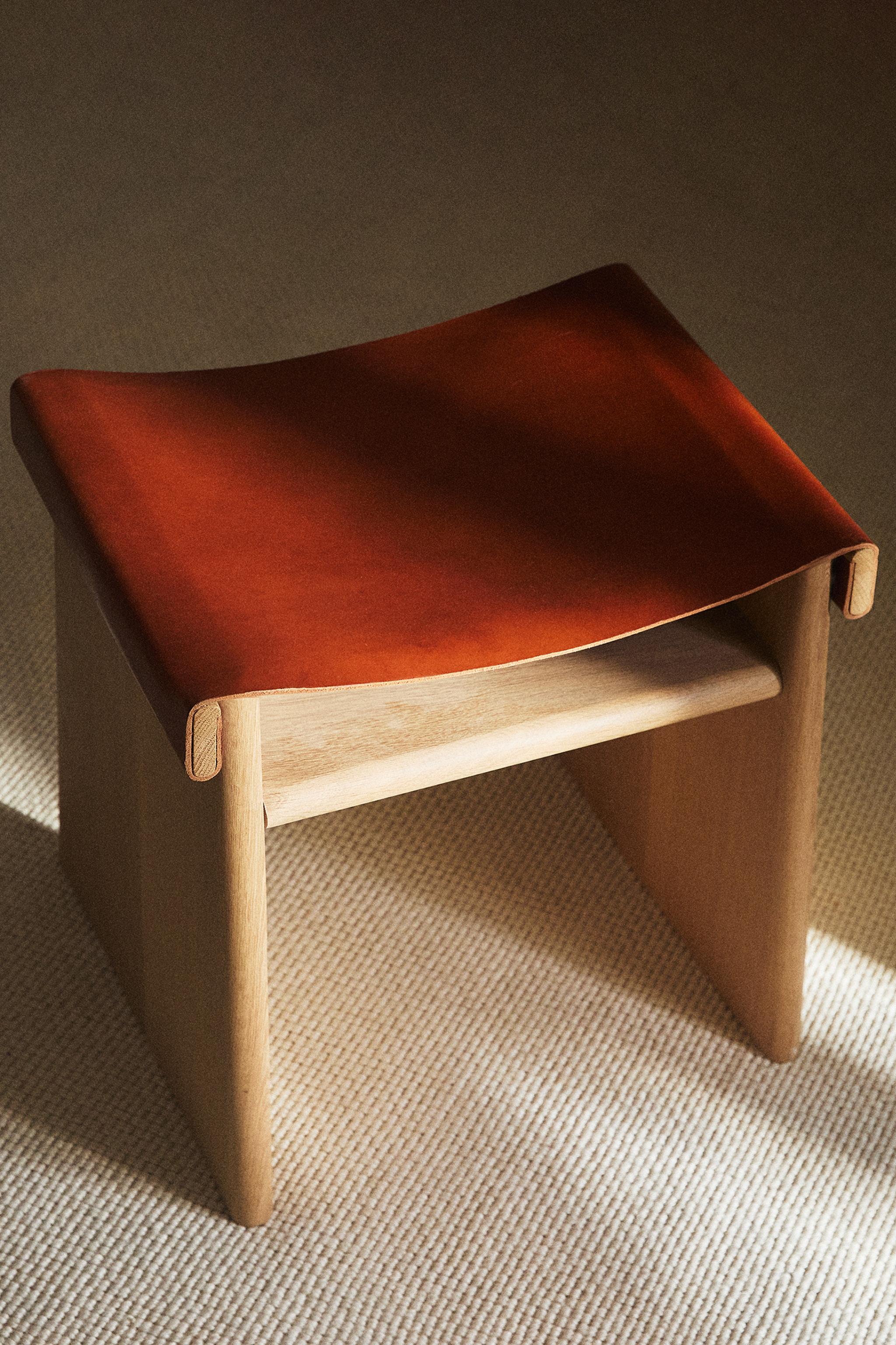 STOOL 02 — Light beige