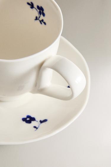 TASSE AVEC SOUCOUPE FLORALE PORCELAINE - Blanc / Bleu marine de Zara - Image 2