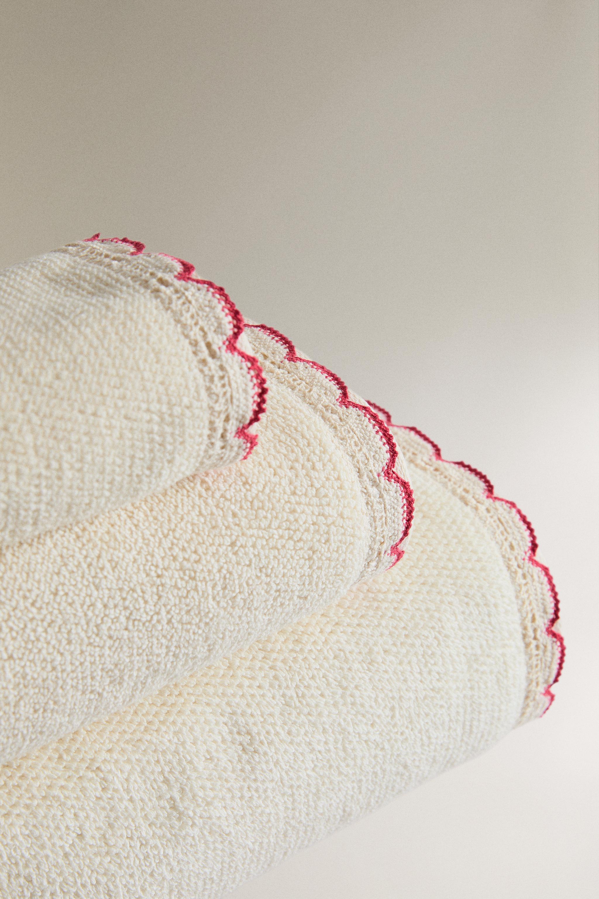 CONTRAST CROCHET BATH TOWEL