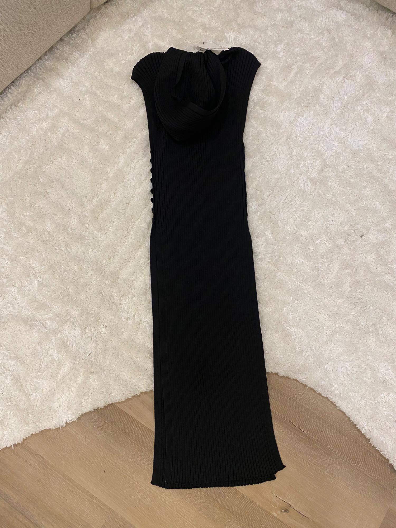 HOODED RIBBED KNIT TUNIC