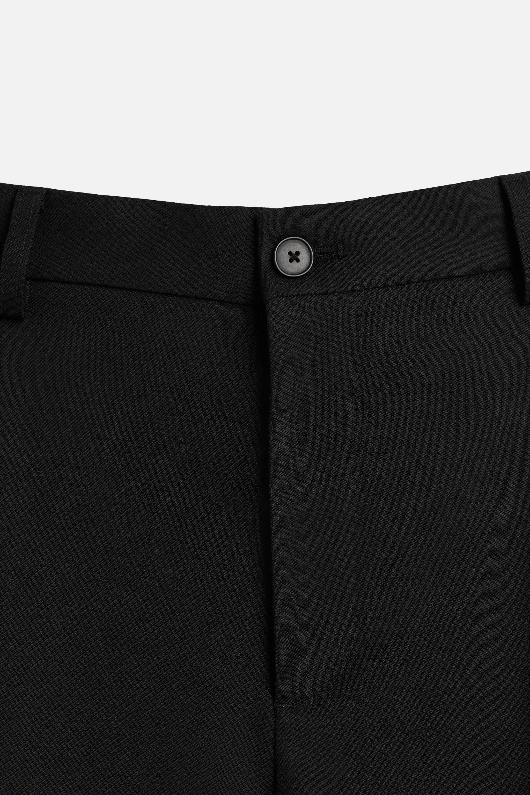 PLEATED RELAXED FIT SHORTS