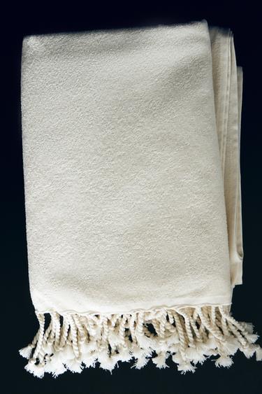 Zara COTTON BEACH TOWEL WITH FRINGE - Ivory