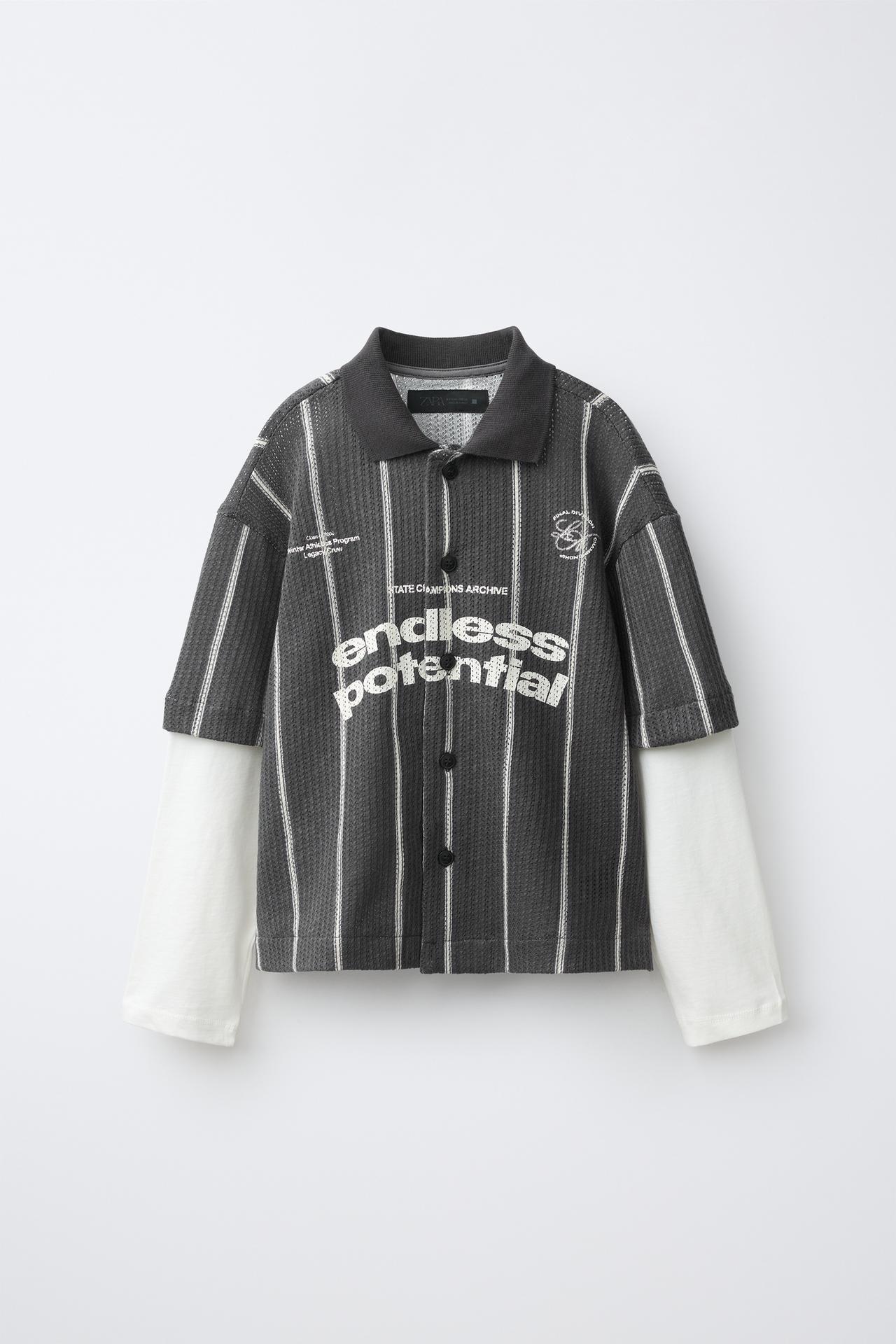 TEXTURED DOUBLE-SLEEVE STRIPE AND TEXT PRINT SHIRT — Black